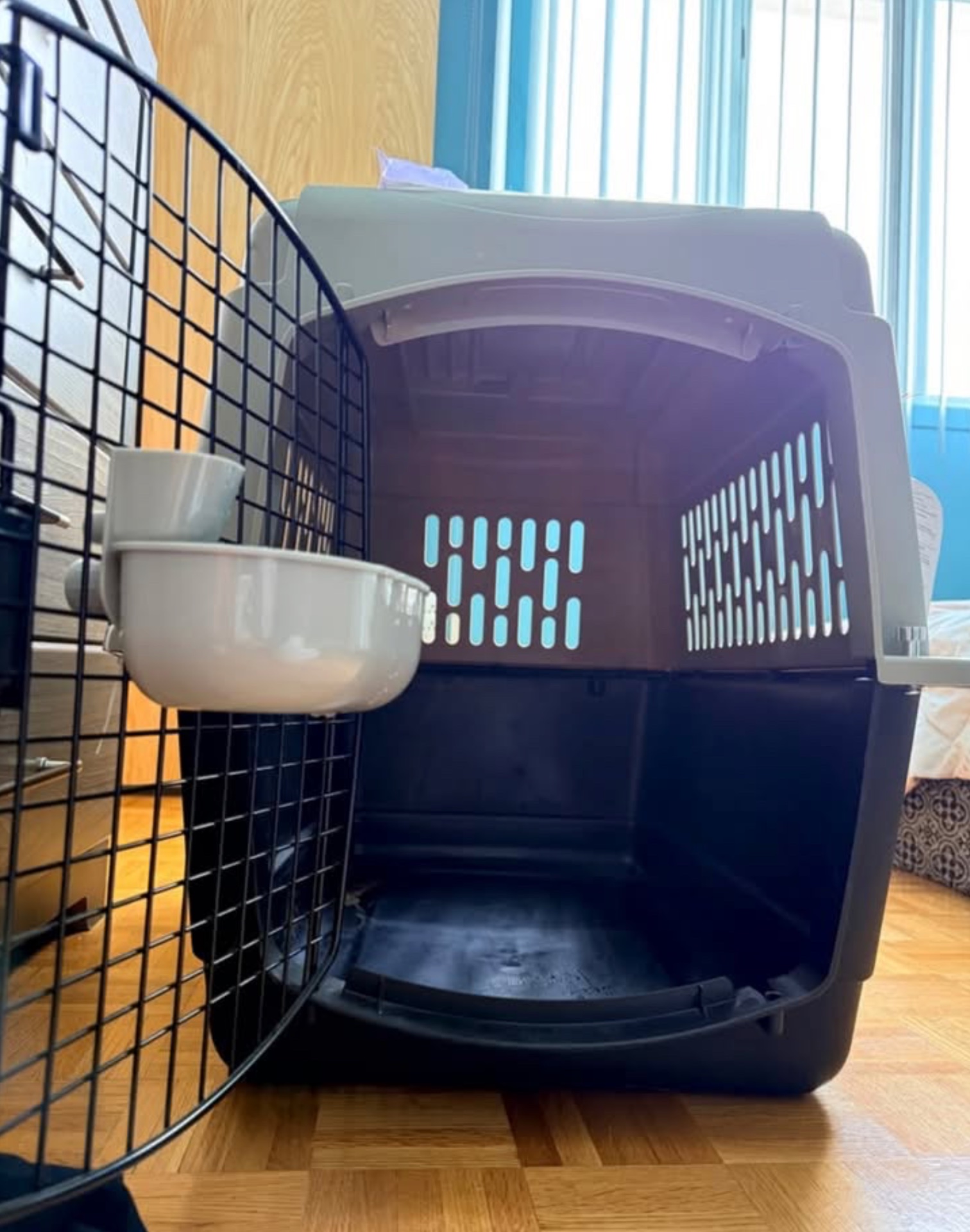 Dog Crate Carrier Pet Kennel - 32" for sale in Calgary, AB
